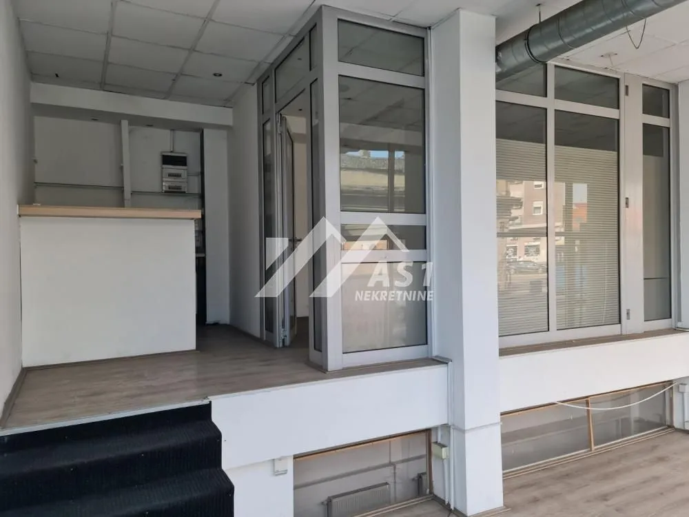Rent, office space, 86m², Rotkvarija, Novi Sad Sve Podlokacije