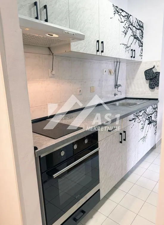 Izdavanje, dvosoban stan, 46m², Bulevar Oslobodjenja, Novi Sad Sve Podlokacije