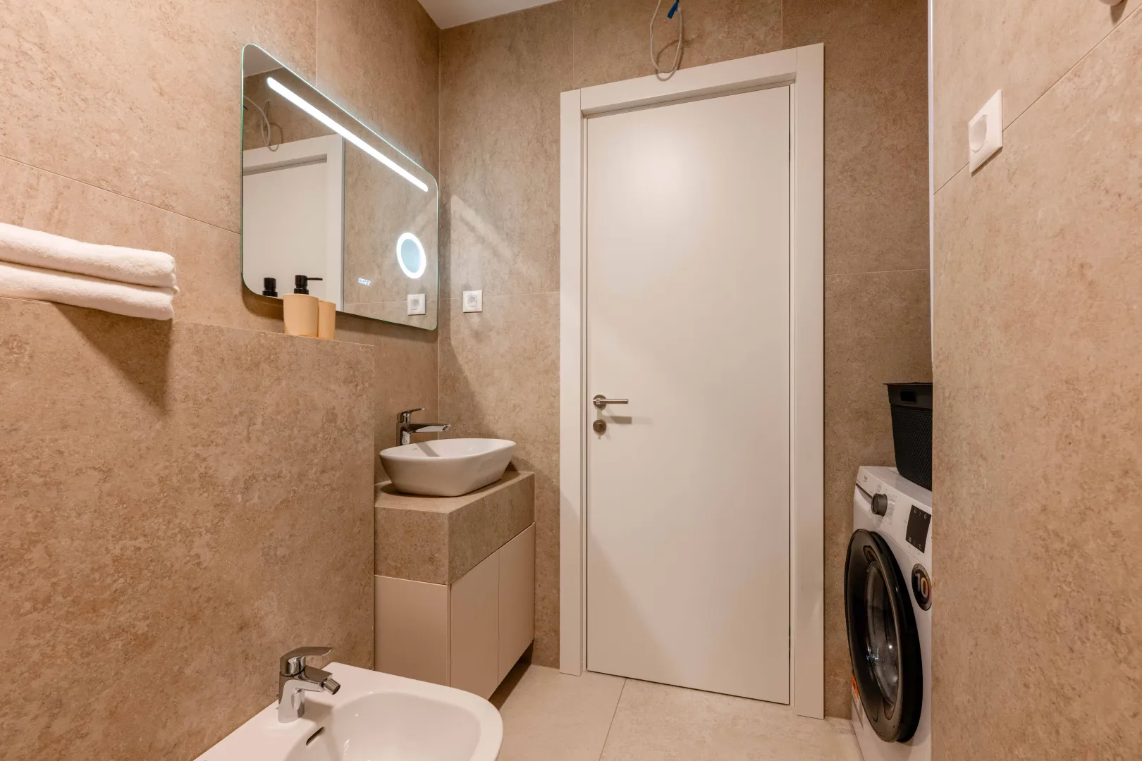 Rent, two bedroom apartment, 64m², Bečići, Budva
