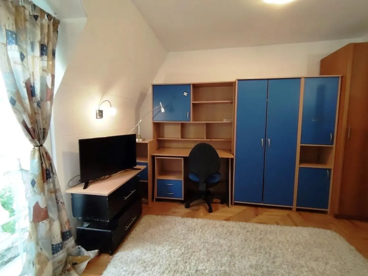 Izdavanje, trosoban stan, 90m², Centar, Niš