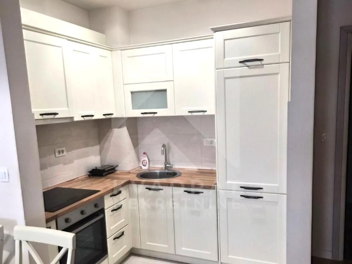 Izdavanje, jednosoban stan, 43m², Central Point, Podgorica