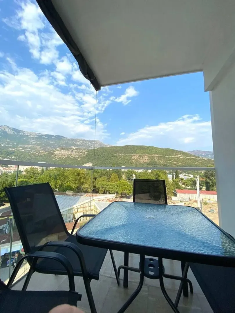 Izdavanje, trosoban stan, 89m², Tre Canne, Budva