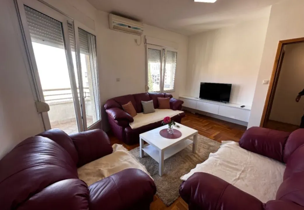 Izdavanje, jednosoban stan, 55m², Podgorica, Crna Gora