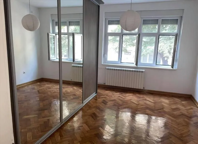 Izdavanje, trosoban stan, 70m², Palata Pravde, Beograd