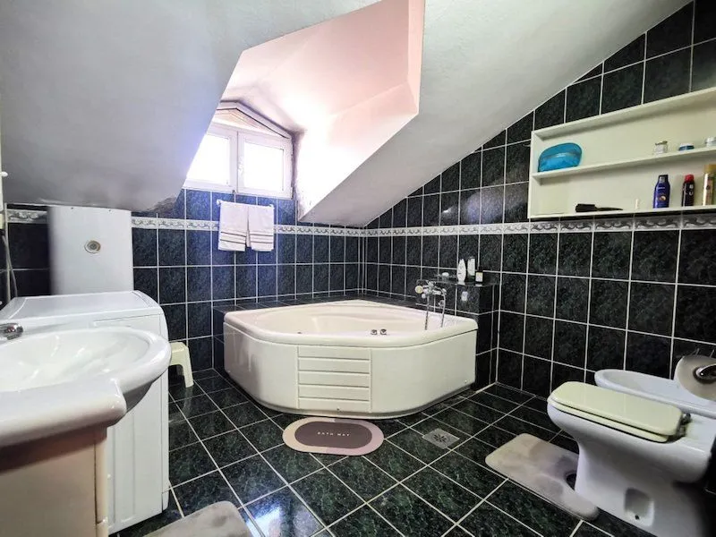 Sale, house, 489m², Zagorič, Podgorica