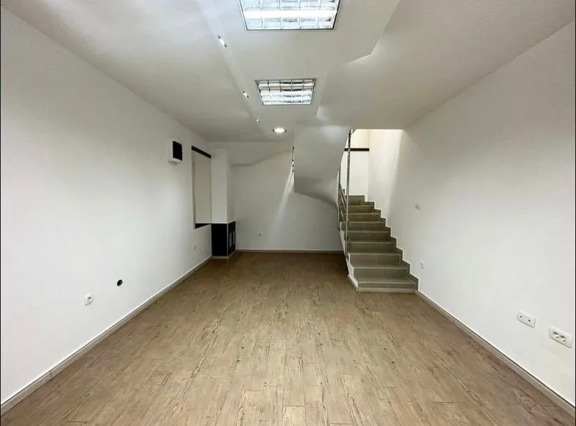 Rent, office space, 57m², Centar, Nikšić