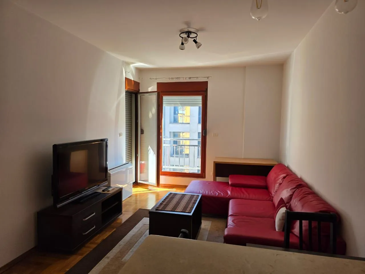 Izdavanje, jednosoban stan, 40m², Pobrežje, Podgorica