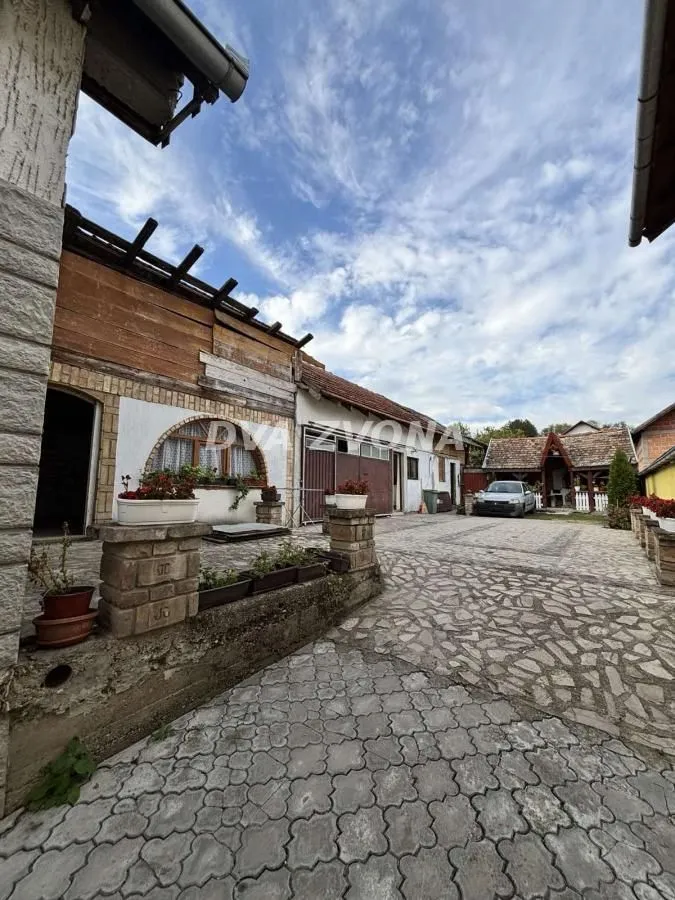 Prodaja, kuća, 202m², Čortanovci, Inđija