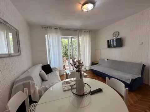 Izdavanje, jednosoban stan, 50m², Šušanj, Bar - image 2