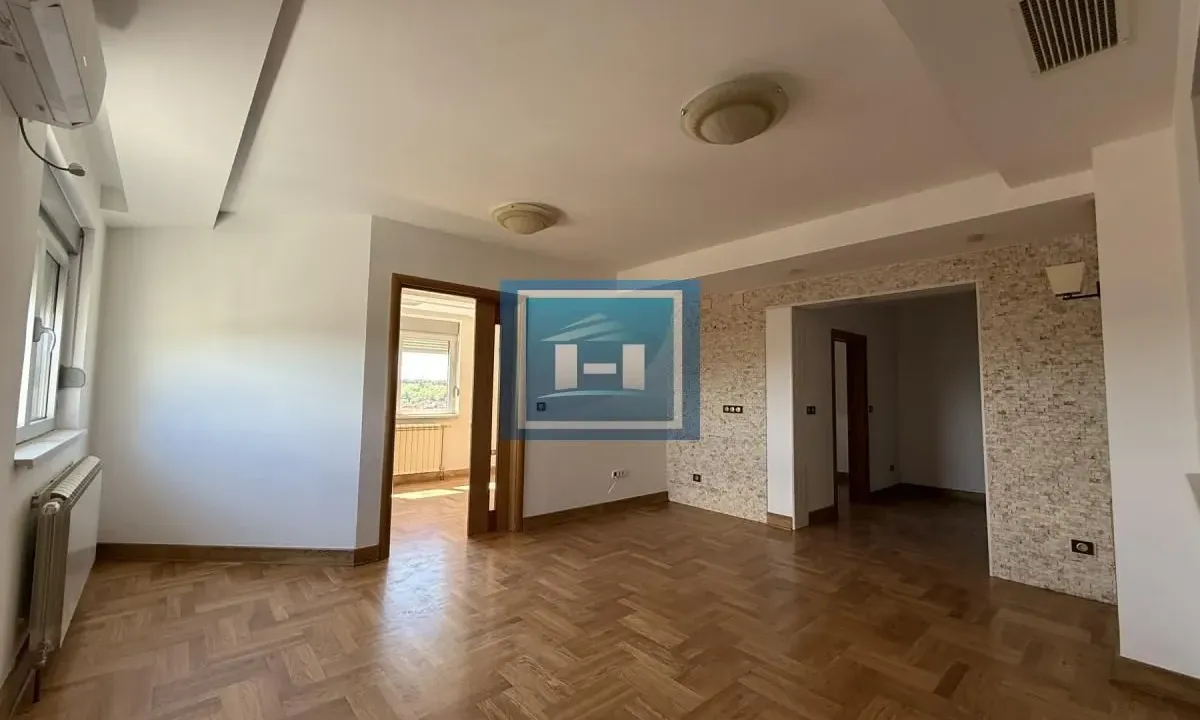 Prodaja, dvosoban stan, 99m², Vašarište, Jagodina