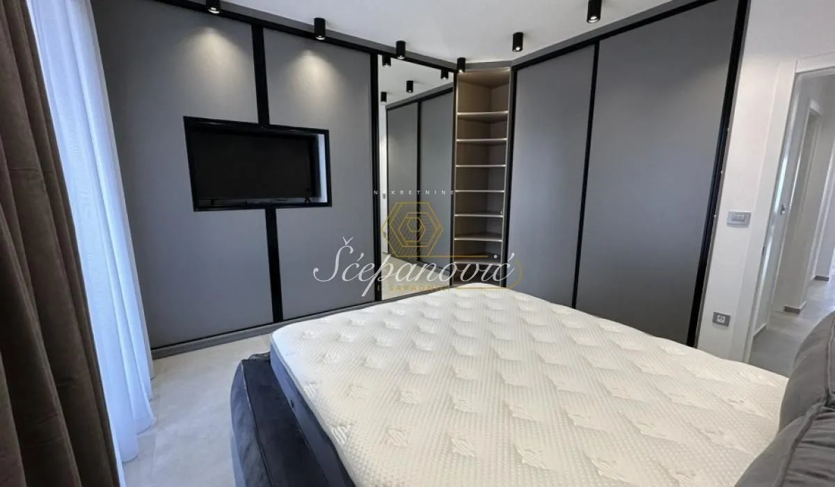Izdavanje, četvorosoban stan, 164m², Mišeluk, Petrovaradin