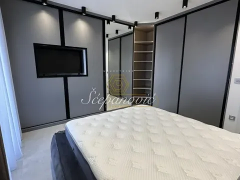 Izdavanje, četvorosoban stan, 164m², Mišeluk, Petrovaradin - image 17