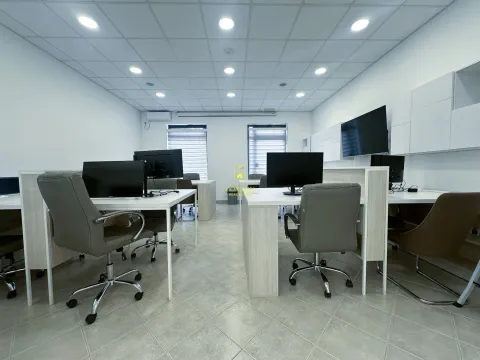 Rent, office space, 100m², Stari Aerodrom, Podgorica - image 2