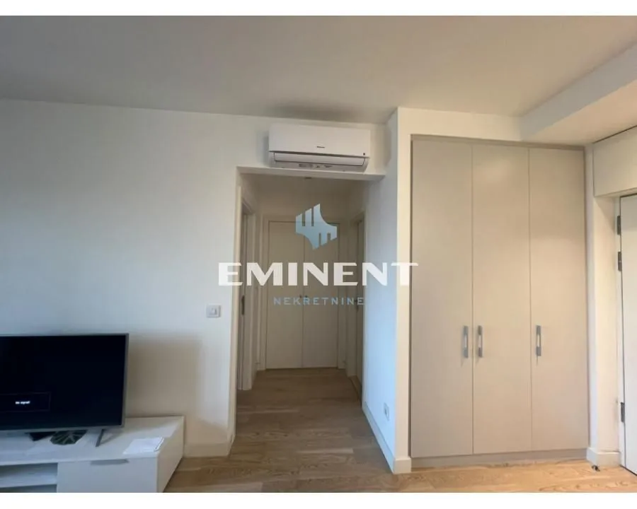 Izdavanje, dvosoban stan, 56m², Savski Venac, Beograd