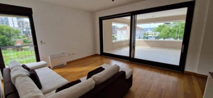 Izdavanje, dvosoban stan, 110m², Seljanovo, Tivat