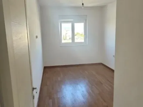 Izdavanje, dvosoban stan, 70m², Zabjelo, Podgorica - image 11