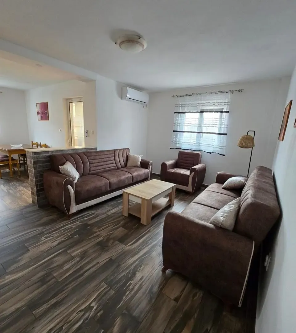 Izdavanje, jednosoban stan, 65m², Gradiošnica, Tivat