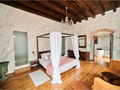 Prodaja, dvosoban stan, 129m², Dobrota, Kotor - image 11