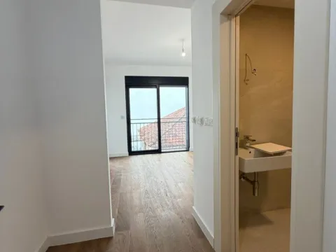 Izdavanje, trosoban stan, 113m², Preko Morače, Podgorica - image 13