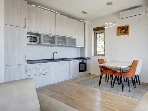 Rent, two bedroom apartment, 72m², Mažina, Tivat - image 3