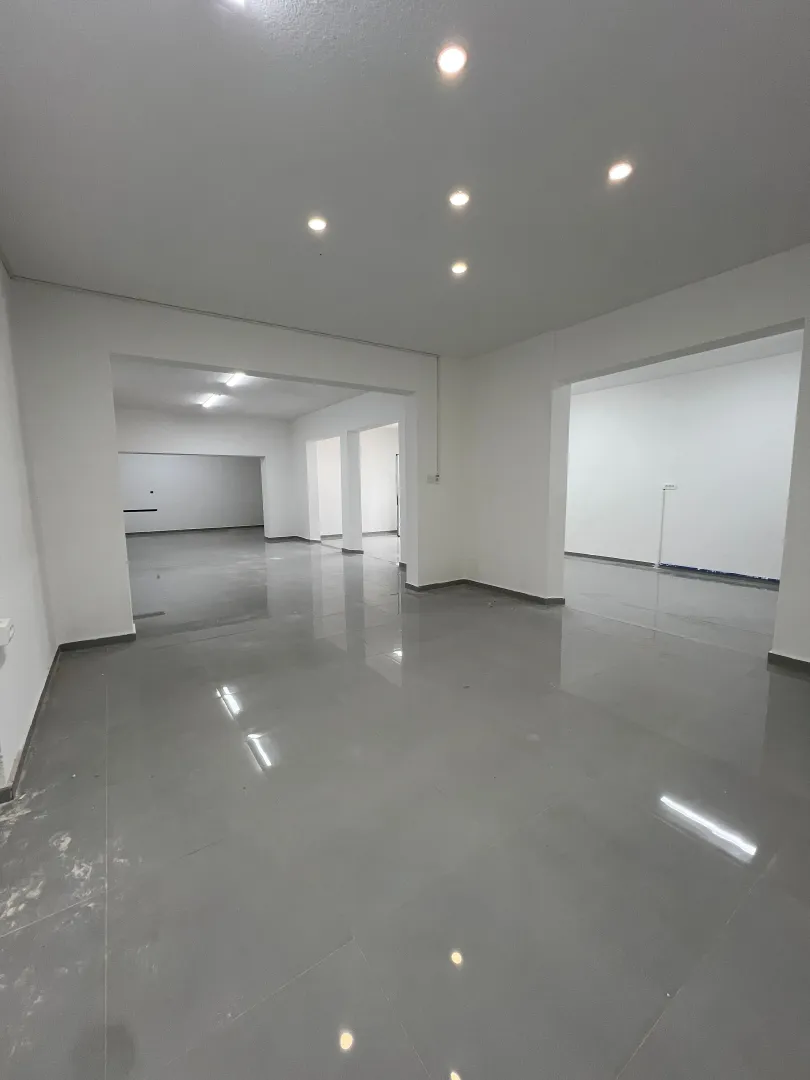 Rent, office space, 1000m², Čeluga, Bar