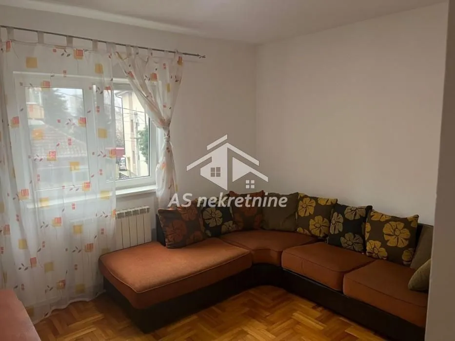 Izdavanje, trosoban stan, 120m², Uciteljsko Naselje, Zvezdara Sve Podlokacije