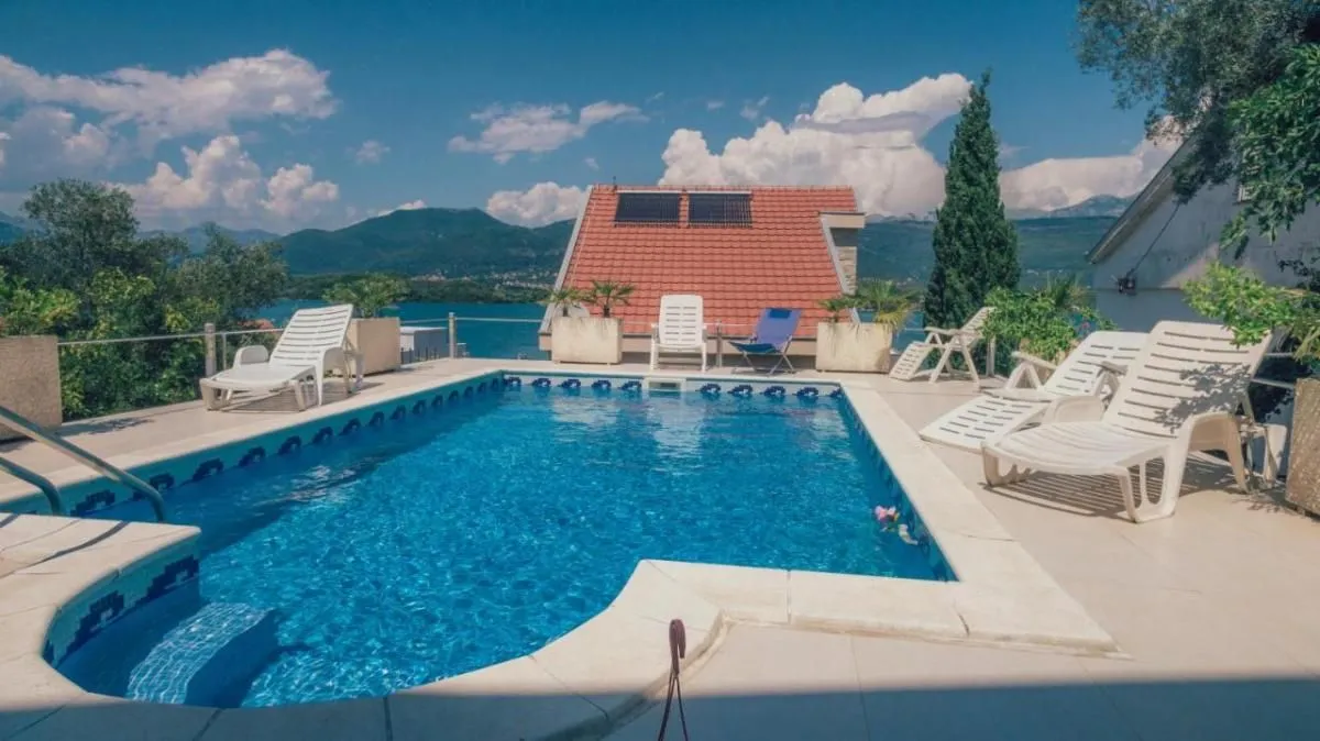 Prodaja, kuća, 220m², Krašići, Tivat