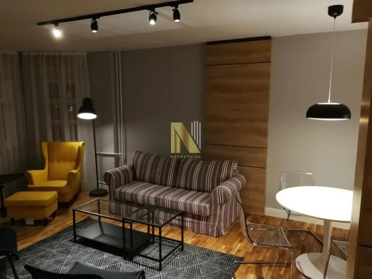 Izdavanje, dvosoban stan, 63m², Centar, Novi Sad