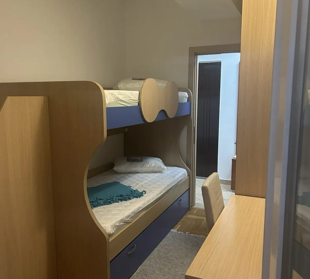 Izdavanje, dvosoban stan, 70m², Blok 9, Podgorica
