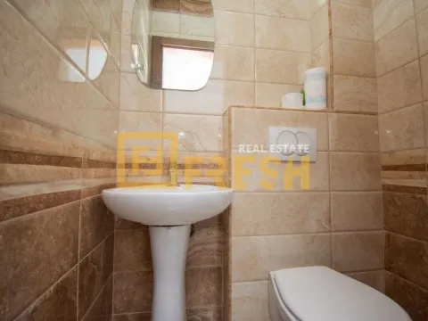 Izdavanje, trosoban stan, 80m², City Kvart, Podgorica - image 12