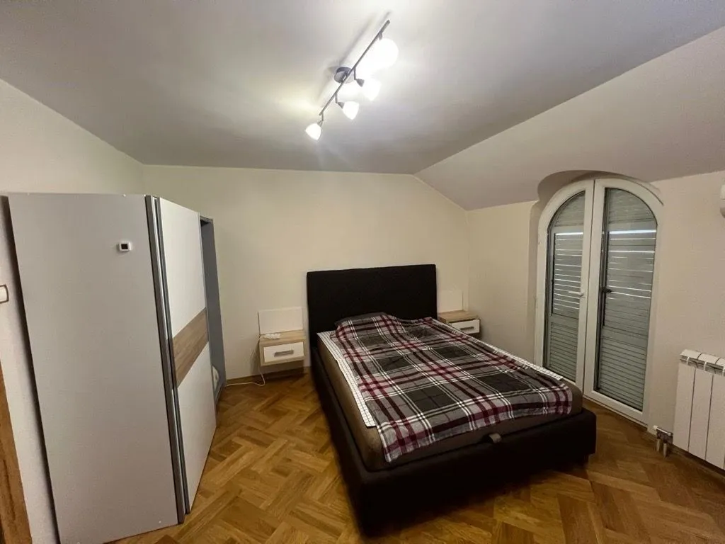 Rent, house, 200m², Centar, Podgorica