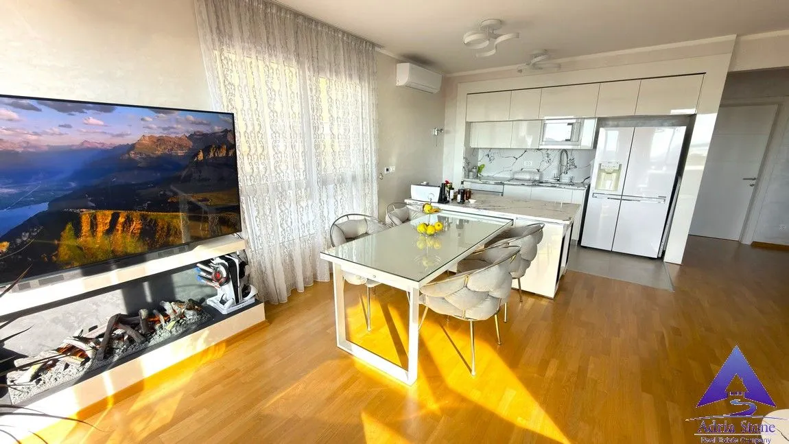 Sale, three bedroom apartment, 184m², Bečići, Budva