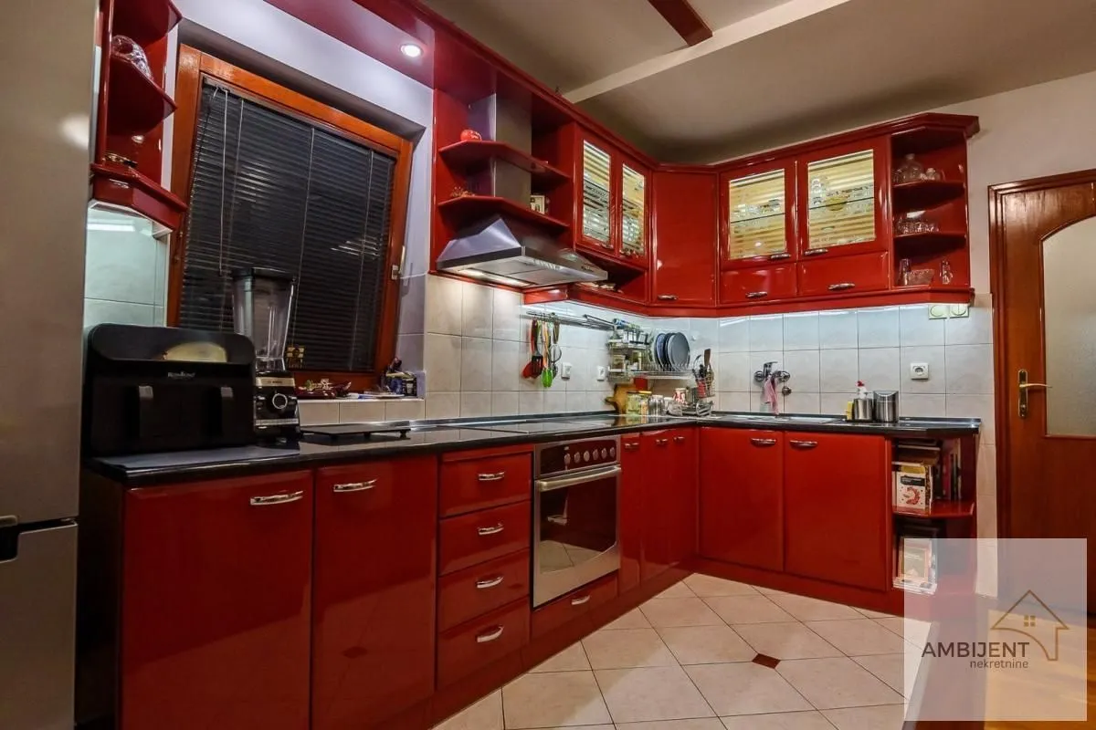 Prodaja, četvorosoban stan, 104m², Stari Grad, Beograd
