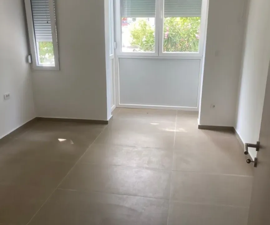 Izdavanje, poslovni prostor, 66m², Preko Morače, Podgorica