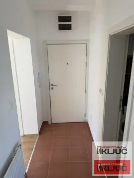 Izdavanje, jednosoban stan, 37m², Bulevar patrijarha Pavla, Novi Sad Sve Podlokacije - image 4