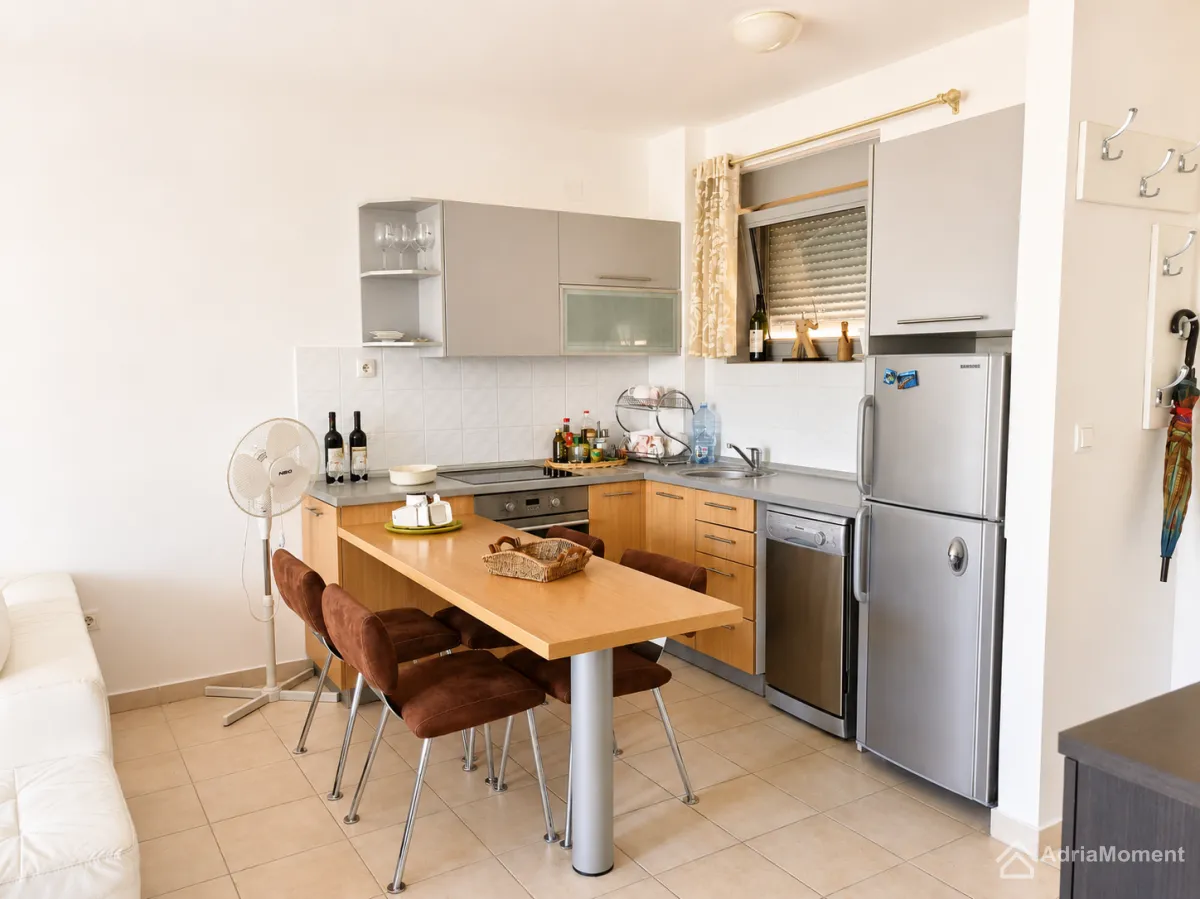 Prodaja, dvosoban stan, 54m², Petrovac, Budva