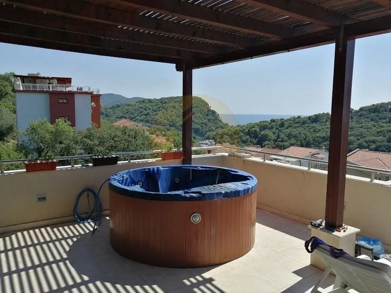 Sale, four bedroom apartment, 200m², Petrovac, Budva