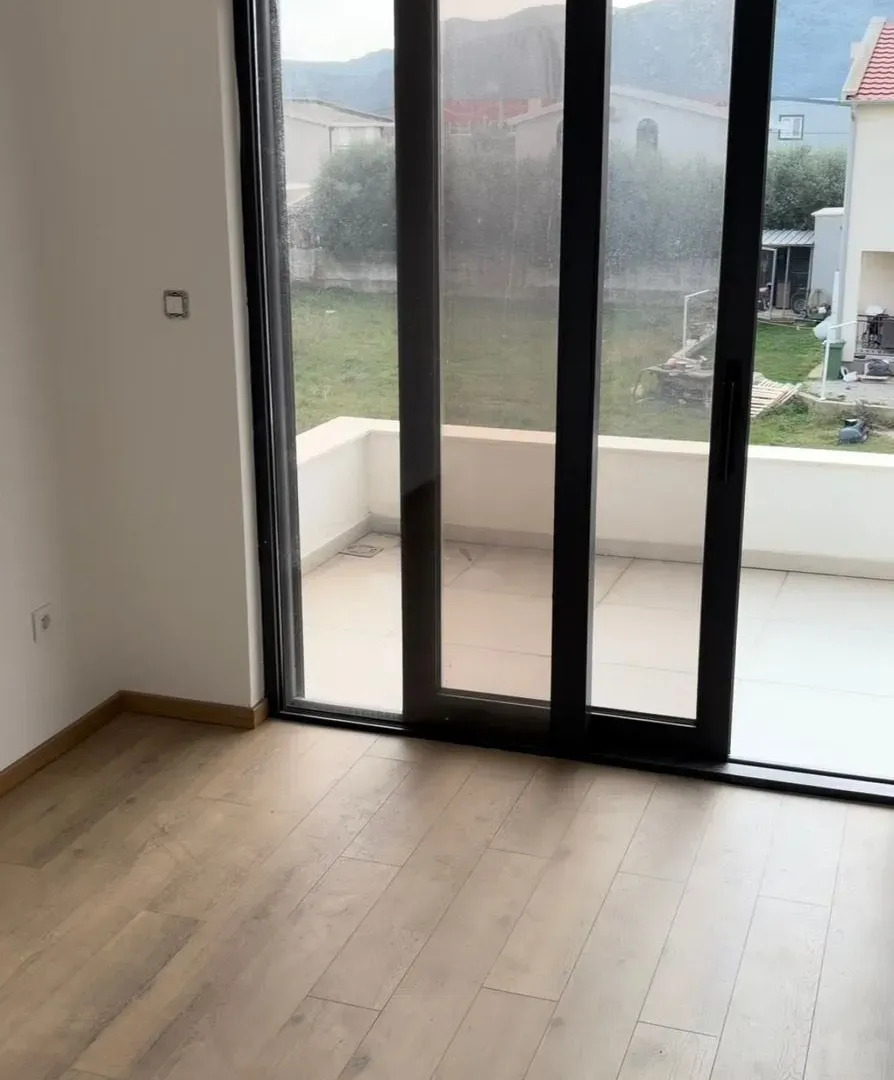 Sale, house, 225m², Bar, Crna Gora
