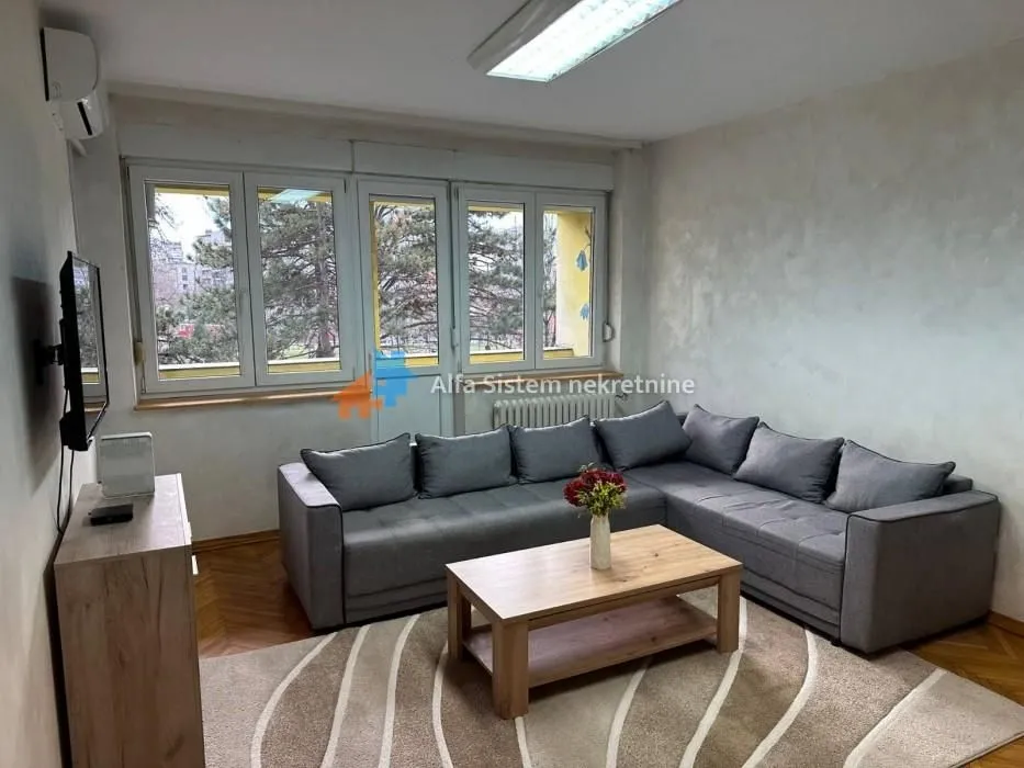 Izdavanje, trosoban stan, 105m², Savski Venac, Beograd