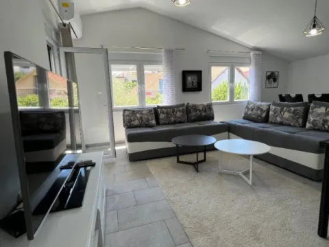 Izdavanje, stan, 92m², Dobre Vode, Bar - image 8