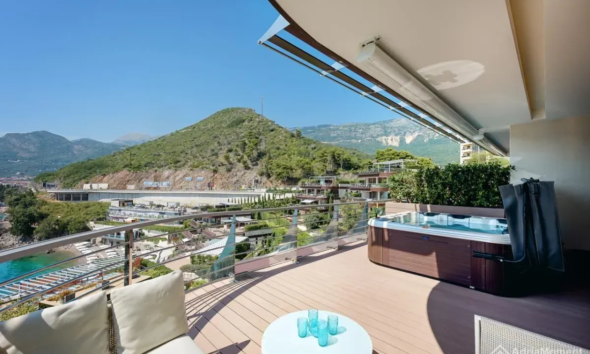 Prodaja, dvosoban stan, 156m², Centar, Budva