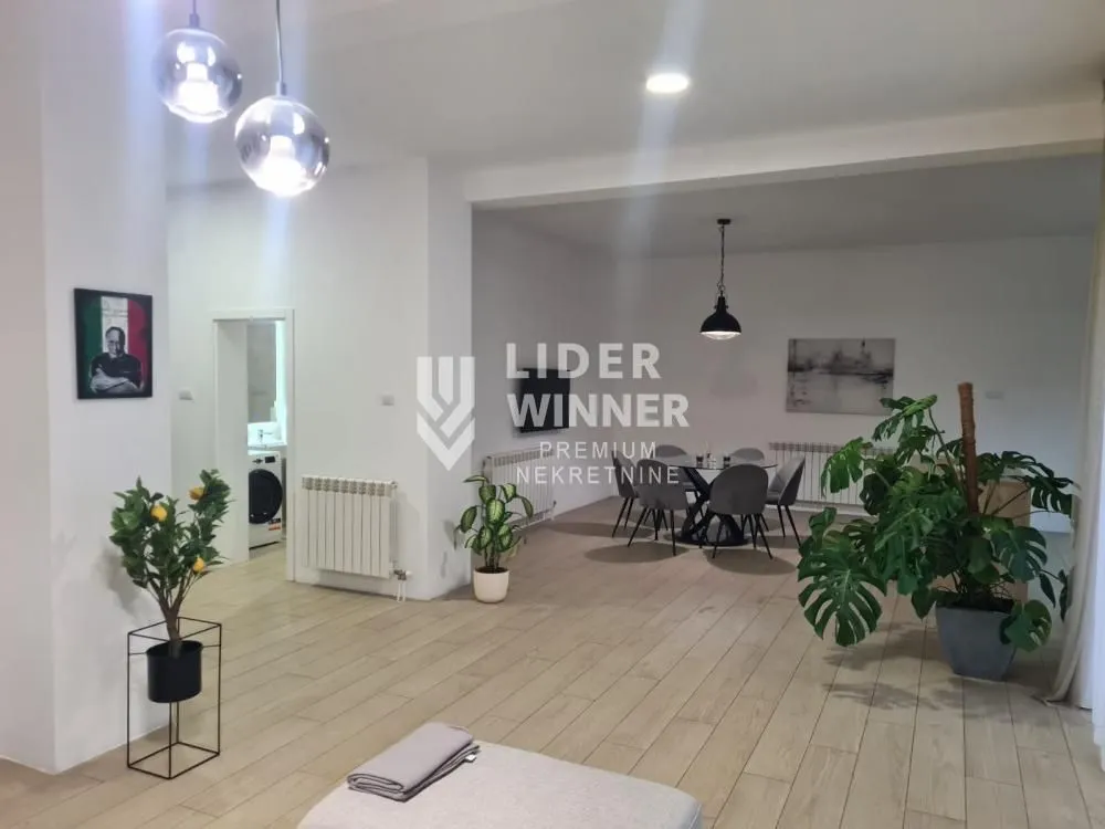 Prodaja, četvorosoban stan, 220m², Savski Venac, Beograd