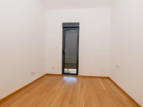 Izdavanje, četvorosoban stan, 142m², Zabjelo, Podgorica - image 6