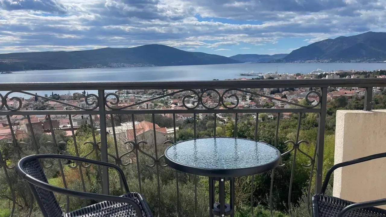 Rent, one bedroom apartment, 60m², Centar, Tivat