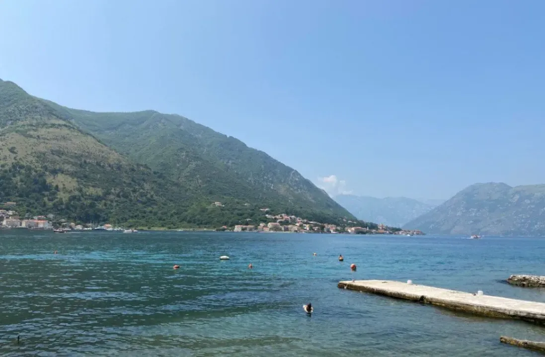 Prodaja, dvosoban stan, 103m², Dobrota, Kotor