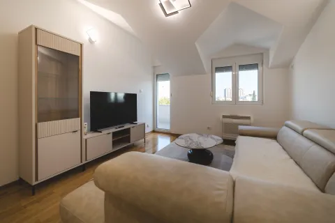 Izdavanje, dvosoban stan, 62m², Momišići, Podgorica - image 3