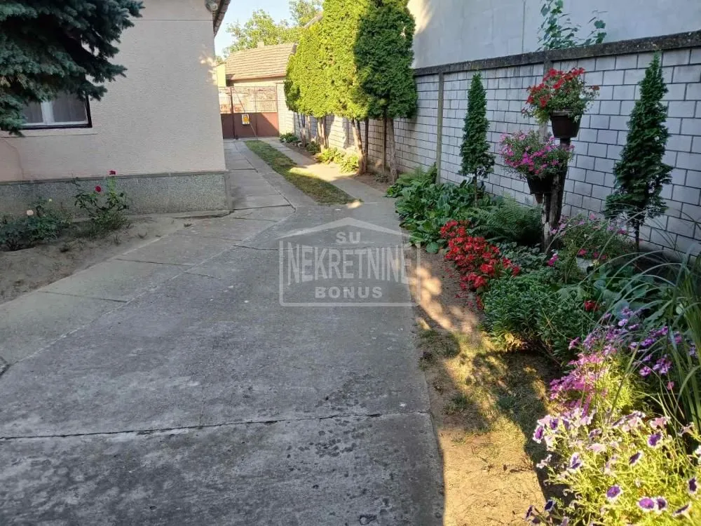 Prodaja, kuća, 190m², Novo Selo, Subotica