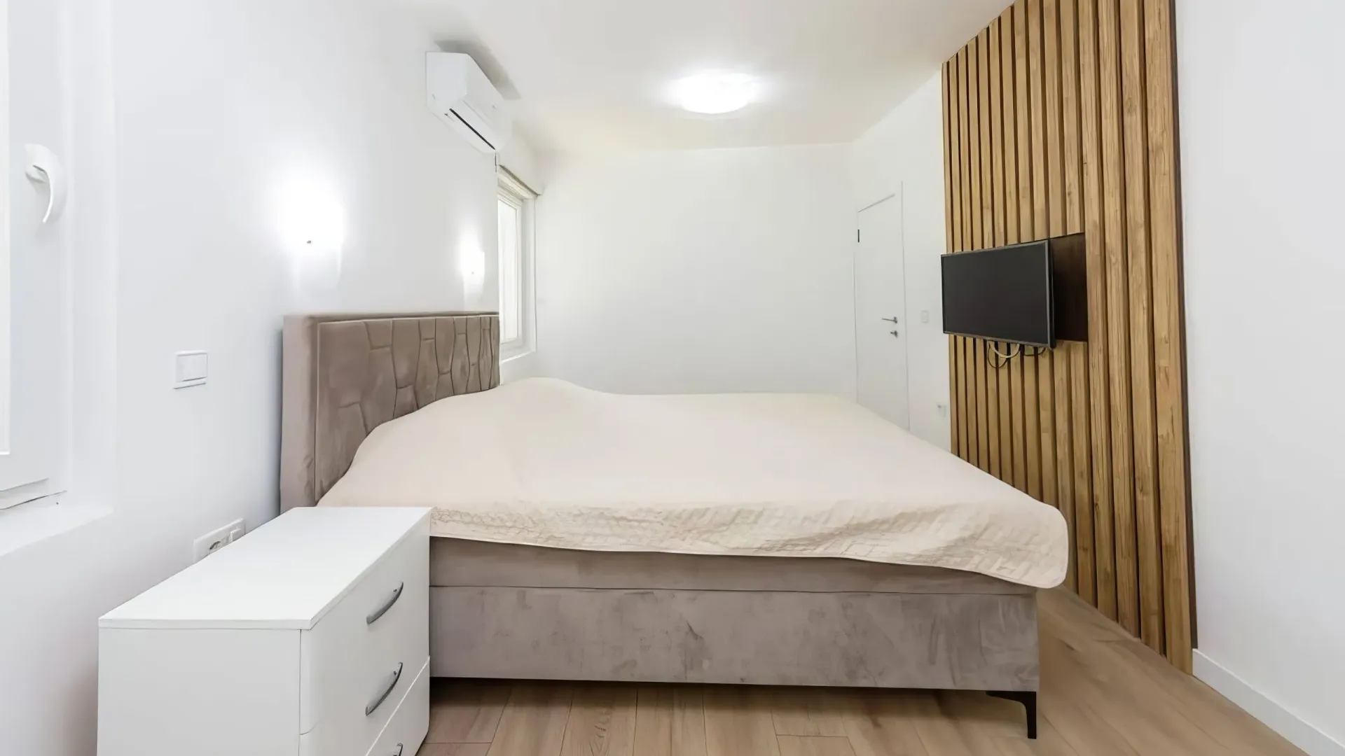Izdavanje, dvosoban stan, 77m², Bečići, Budva