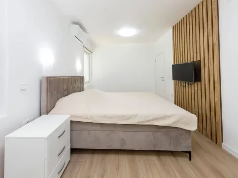 Rent, two bedroom apartment, 77m², Bečići, Budva - image 8