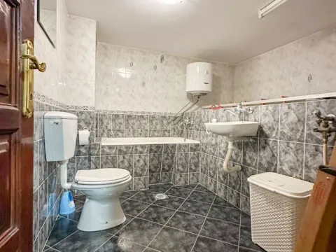 Izdavanje, kuća, 250m², Gorica C, Podgorica - image 15